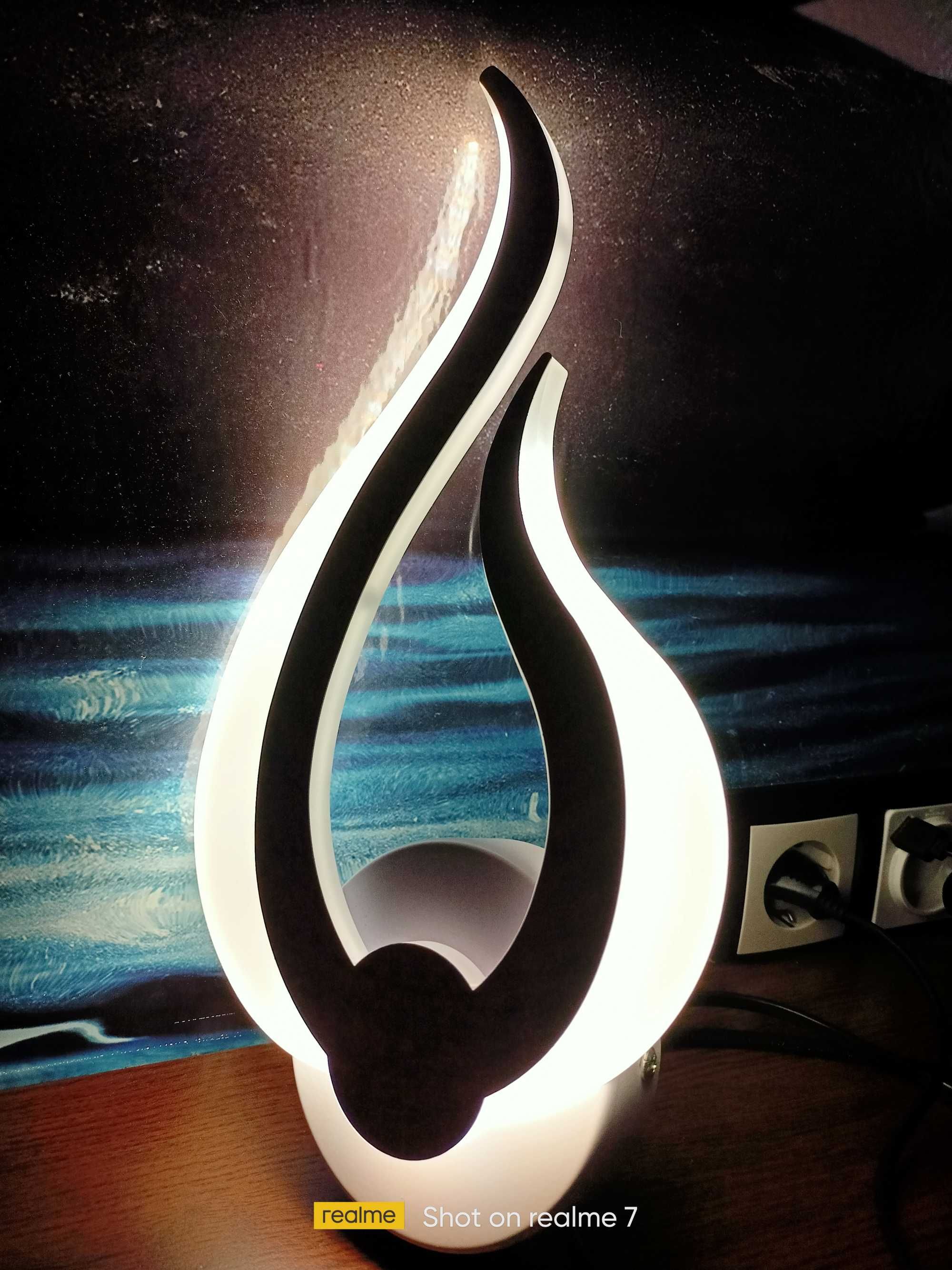 Декоративна лампа аплик във формата на пламък за стена