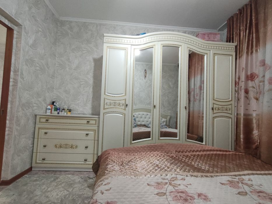 Продам спальный гарнитур