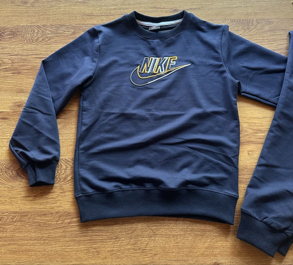 Детски,памучен,екип Nike в тъмно синьо с бродирано лого