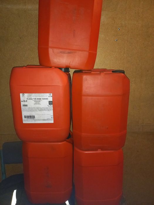 Канистры пластиковые 20л.