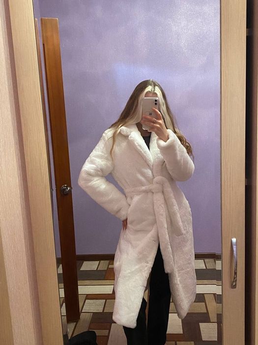 Новая шуба белая из искусственного меха