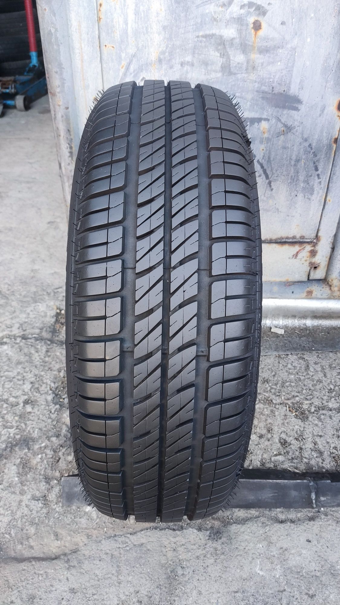 1бр. лятна гума 175/70/13 Debica 
7.85mm
dot21
Гумата е във състояние