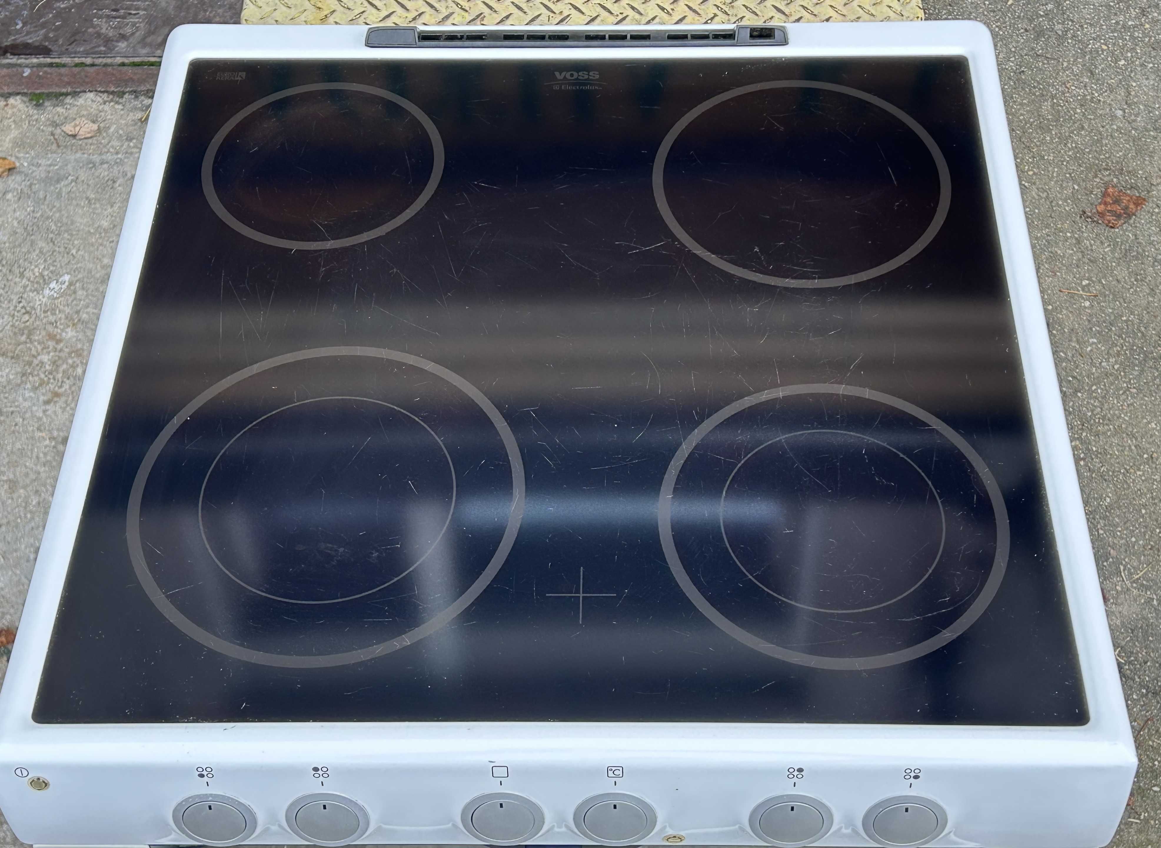 Готварска печка Voss Electrolux ELK42020-hv