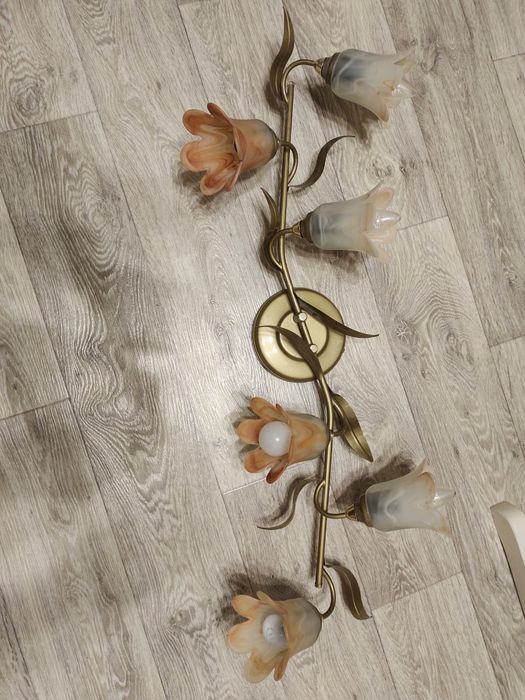 Продаются люстра и бра