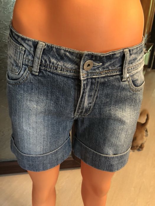 Pantaloni scurți de blugi mărimea 42