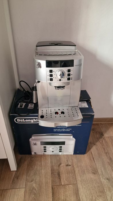 Espressor de cafea Delonghi