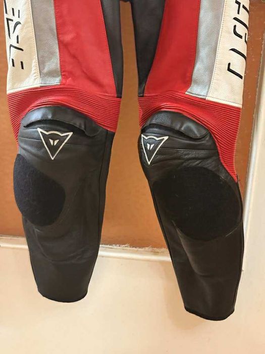 Dainese Двуделен Кожен Екип - КАТО НОВ!!!  (р-р 50/L)