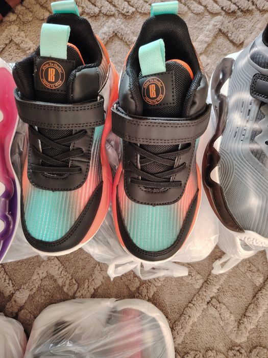 Adidași noi ptr fete și băieți