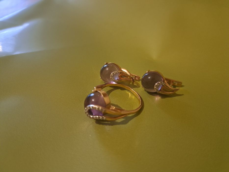 Золото  9.16 г.. за грам 42000  тенге. Новый .