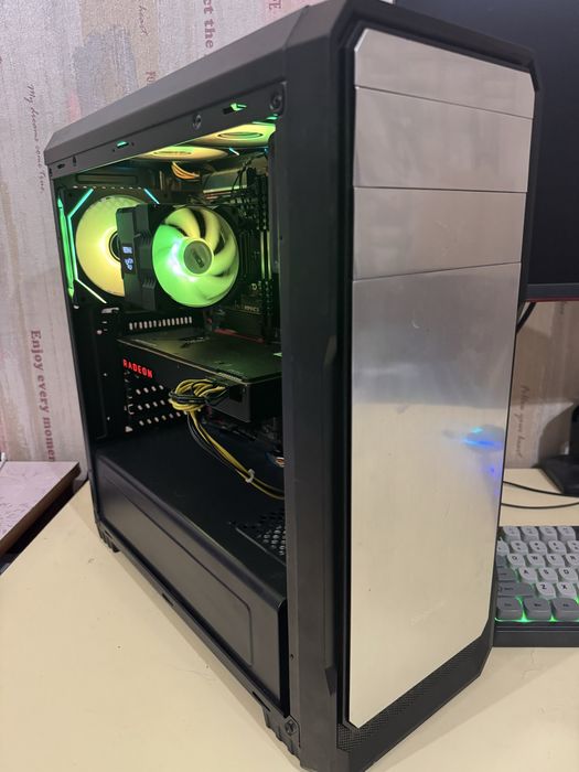 Геймърски компютър I7/32GB RAM/1TB SSD/ AMD Vega 8gb