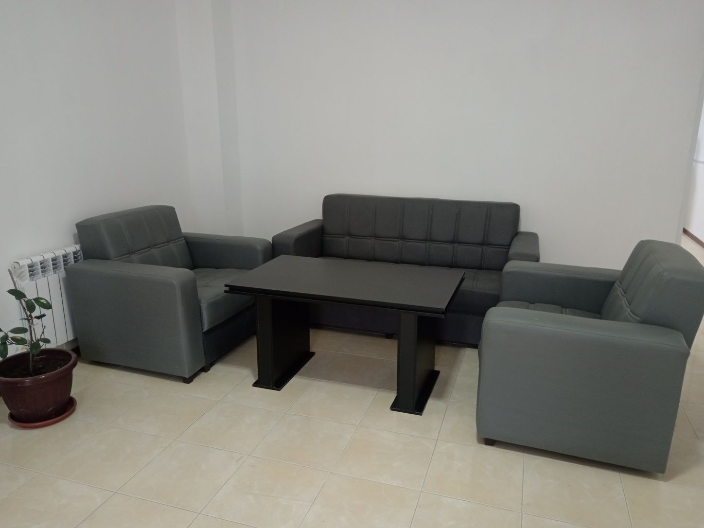 Ofis va magazin uchun divan sotiladi