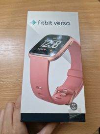 Смарт часовник Fitbit Versa + аксесоари