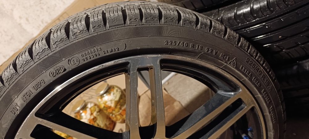 продавам гуми 225/40/18 зимни.