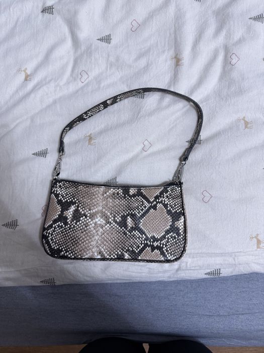 Малка сладка чантичка за рамо