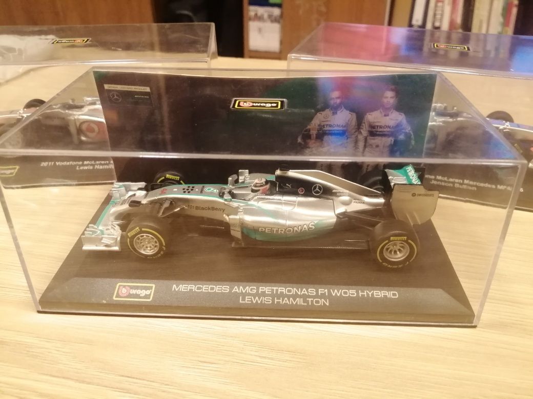 Machete Formula 1, mclaren, Mercedes Hamilton, Button, bburago 1.32