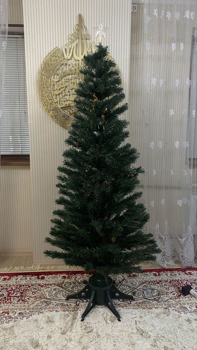 продается новогодняя елка