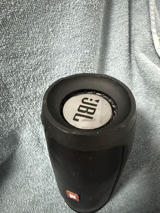 Boxă mică JBL bună