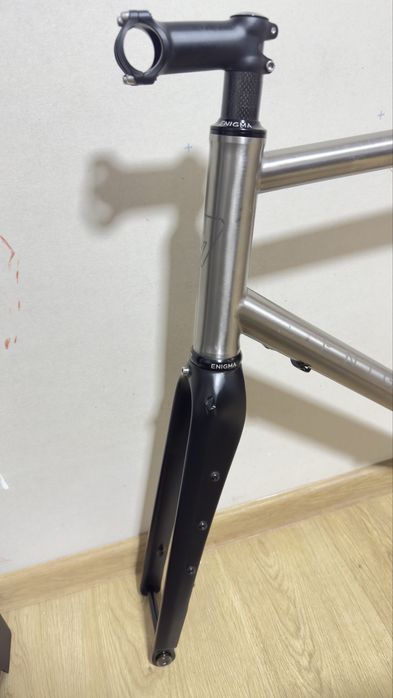 Cadru titan gravel cursiera Enigma Escape disc 2024