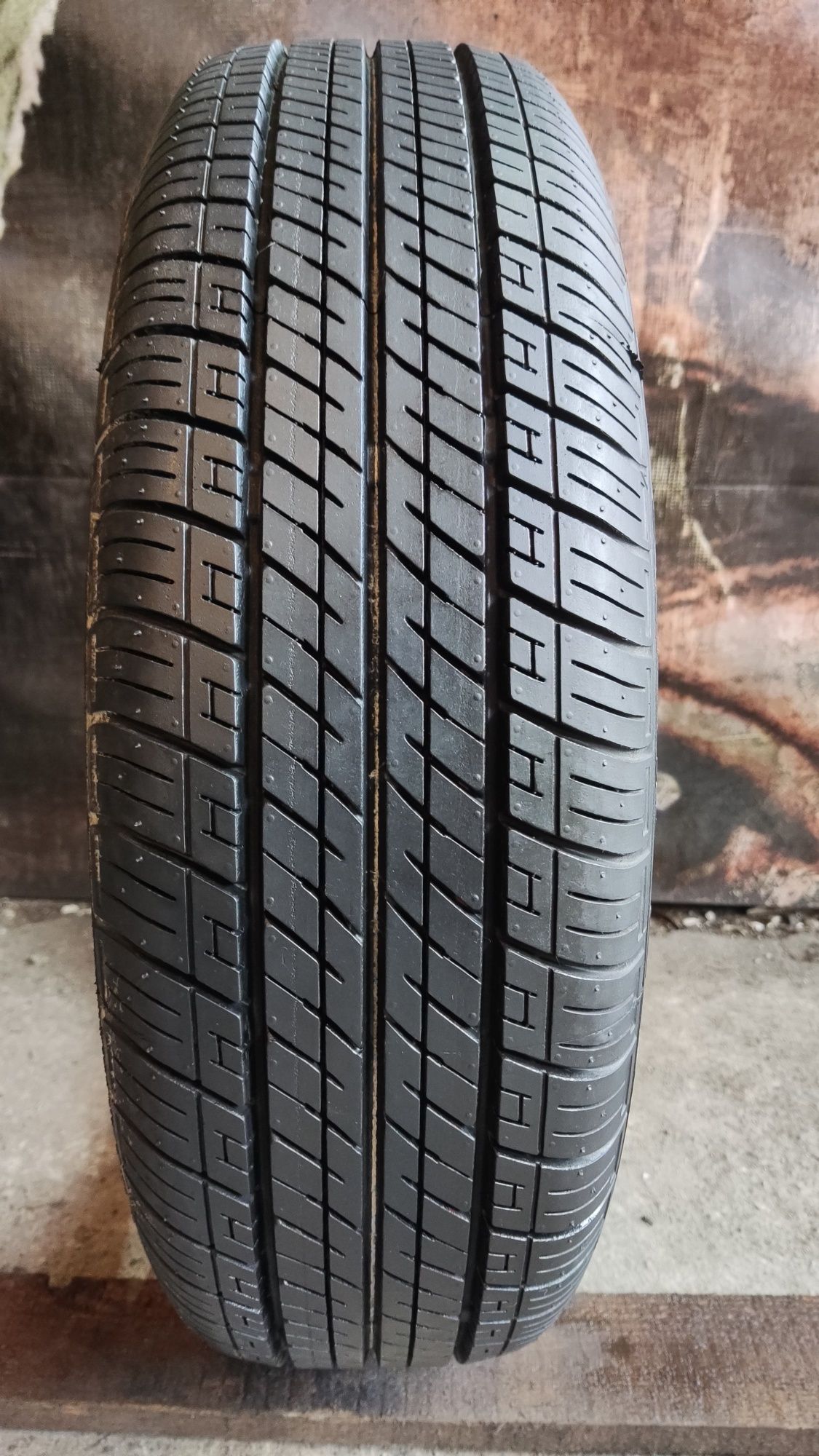 1бр лятна гума 165/70/14 Dunlop, нова от резервна
7.38mm грайфер
Гумат