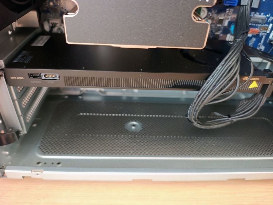 Vând placa Video RTX 4000 ADA Generation 20gb noua