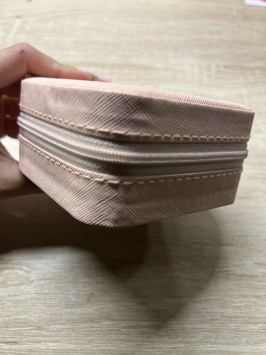 Малка кутия за бижута за пътуване