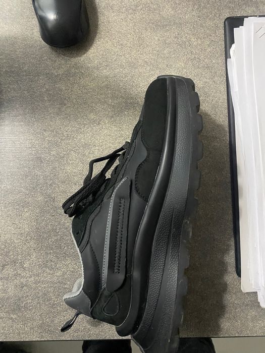 Кроссовки женские