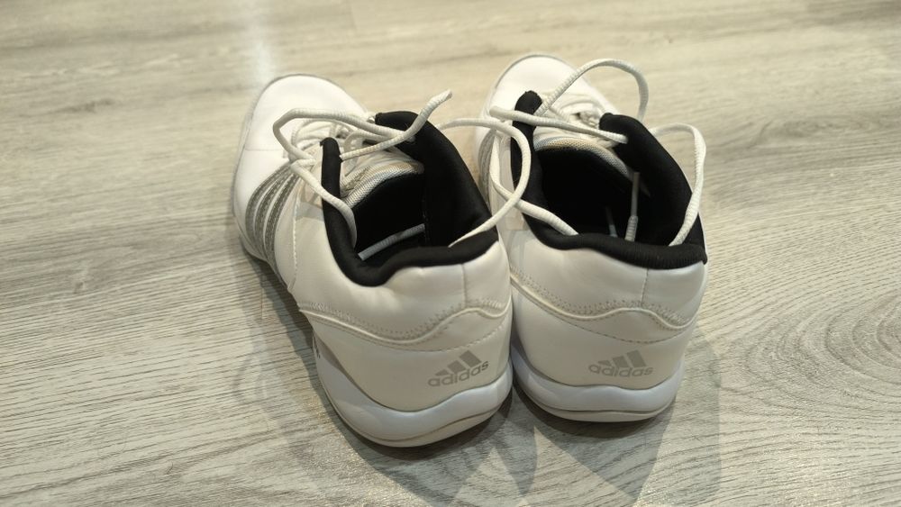 Маратонки Адидас естествена кожа номер 43.1/3