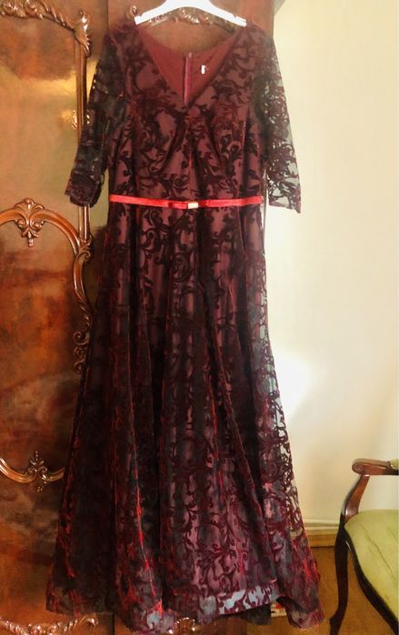 Rochie brodata din catifea