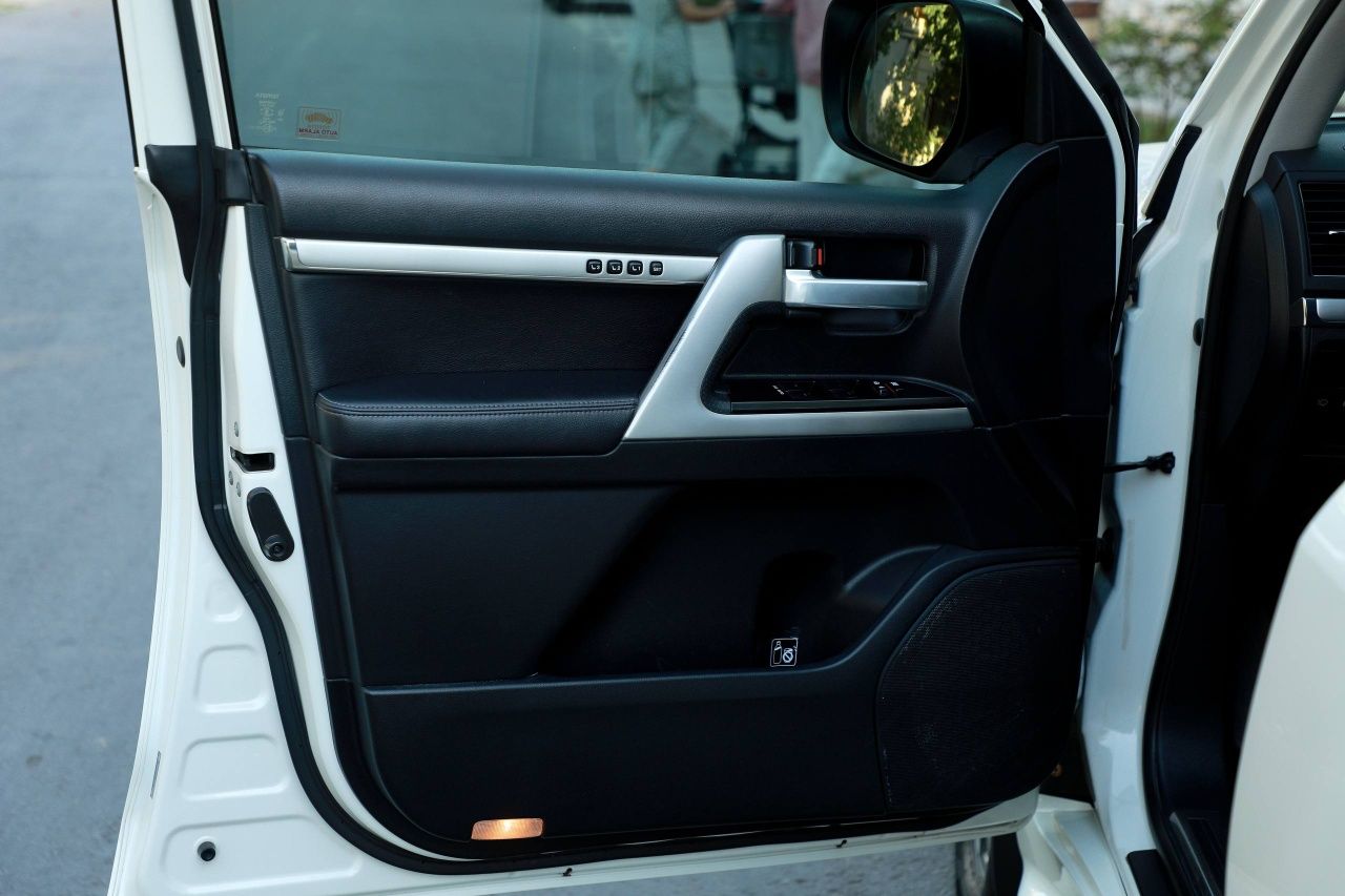 TOYOTA LAND CRUISER 200 насия. савдога. берилади.
