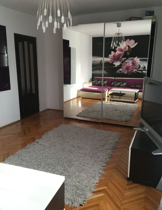 Proprietar vand apartament 3 camere, aproape de centru si facultati