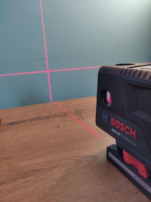 Nivela laser Bosch GCL 25 – stare impecabilă,