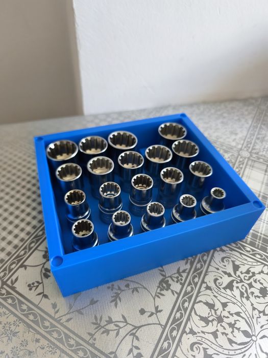 Cutie personalizata pentru chei tubulare