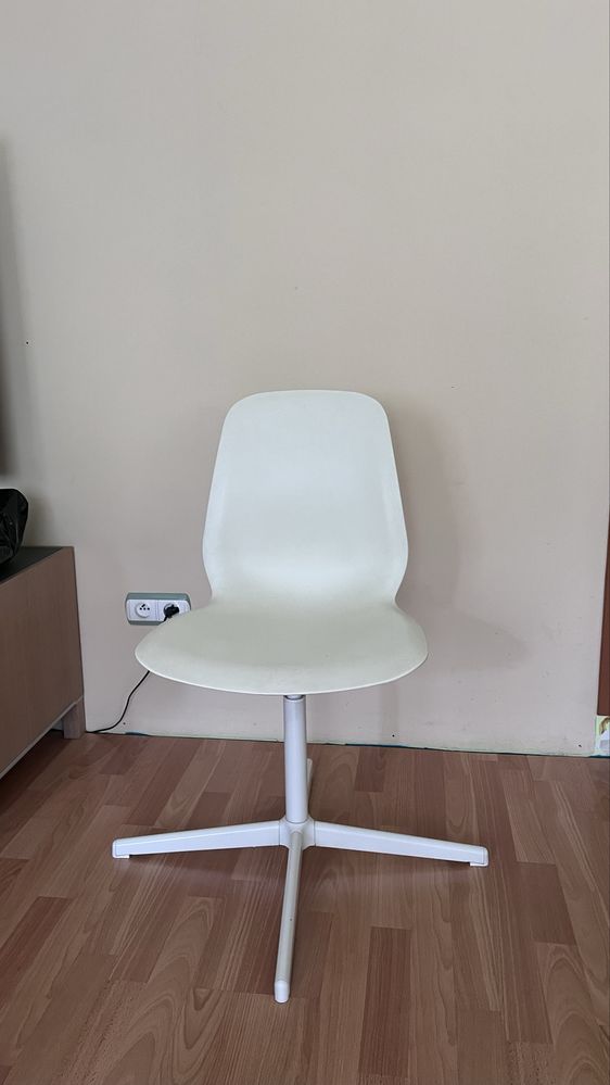 Стул белый IKEA  школьный