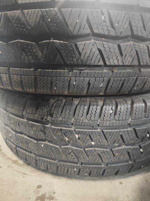 2бр.зимни гуми 205/65/16C Hankook