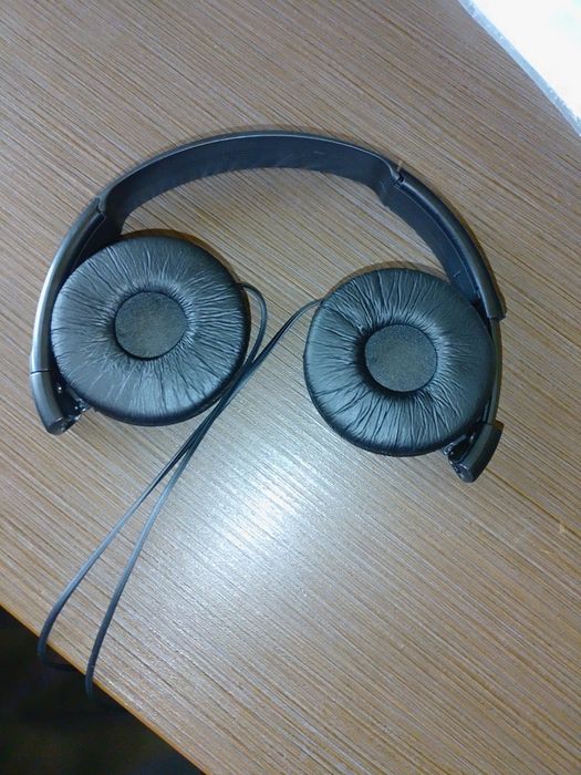 Casti Sony cu fir,abea folosite