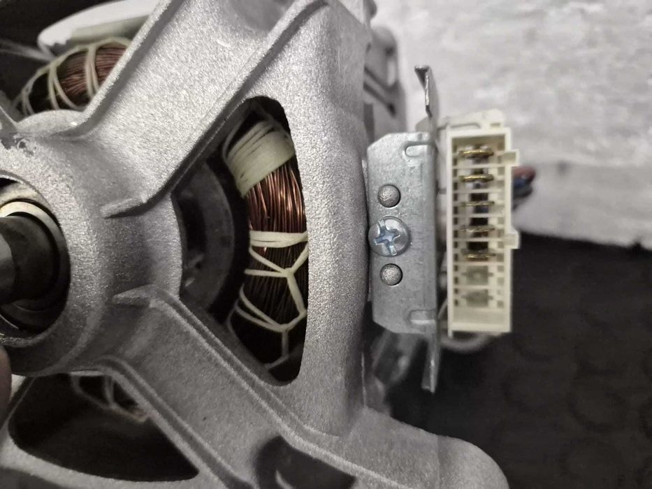 Motor 5 pini masina de spalat Hotpoint Indesit WellingYXT220-2D(L)/R20