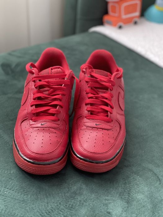 Vând adidasi NIKE Air Force 1 triple gym
