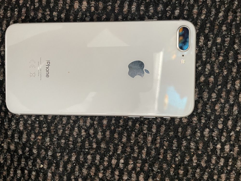 iPhone 8 plus         64 gb