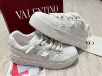 Valentino Garavani full white produs premium
