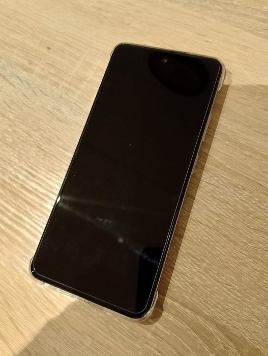 Telefonul este aproape nou fără zgârieturi sau urme de uzura