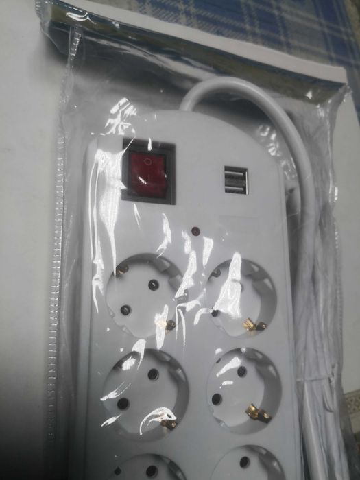 Prelungitor 10 prize, 5 m cu intrerupator si 2 usb cu cablu de 16 A