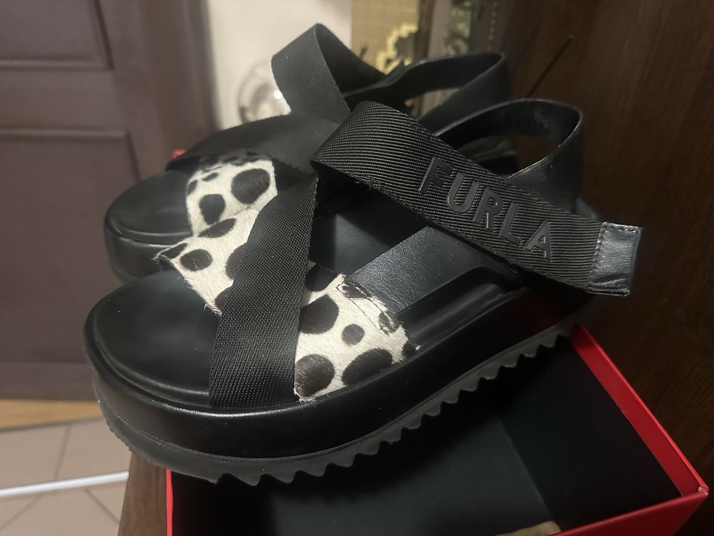 Кожени сандали Furla
