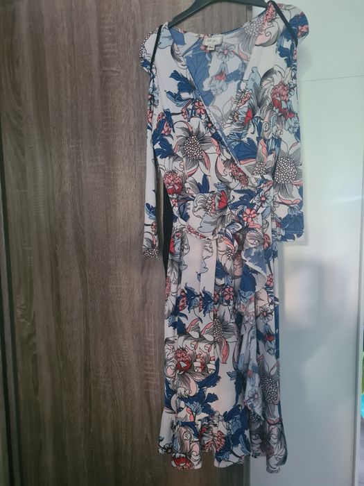 Vând rochii de zi pentru birou, terasă, intalniri, mărimea 38/M.
