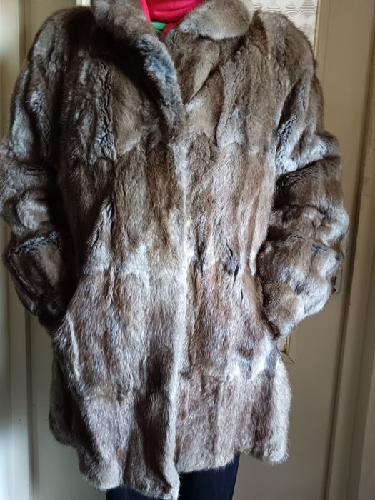 Haină de blană naturală maro nepurtatà