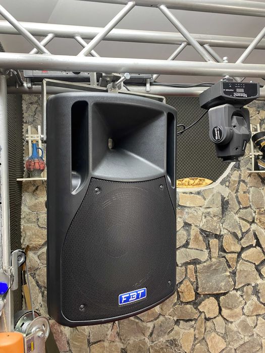 Impecabil. Doua boxe active Himax 60a + subwoffer Fbt 100SA