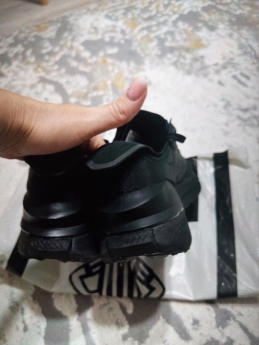 Adidași Adidas Avryn