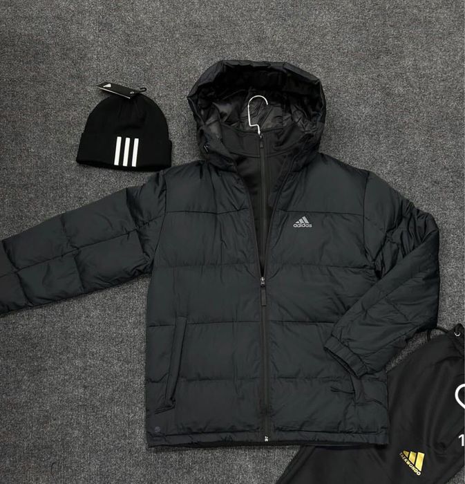 Мужская куртка Адидас оригинал. Размер 2хл маломерят на один размер