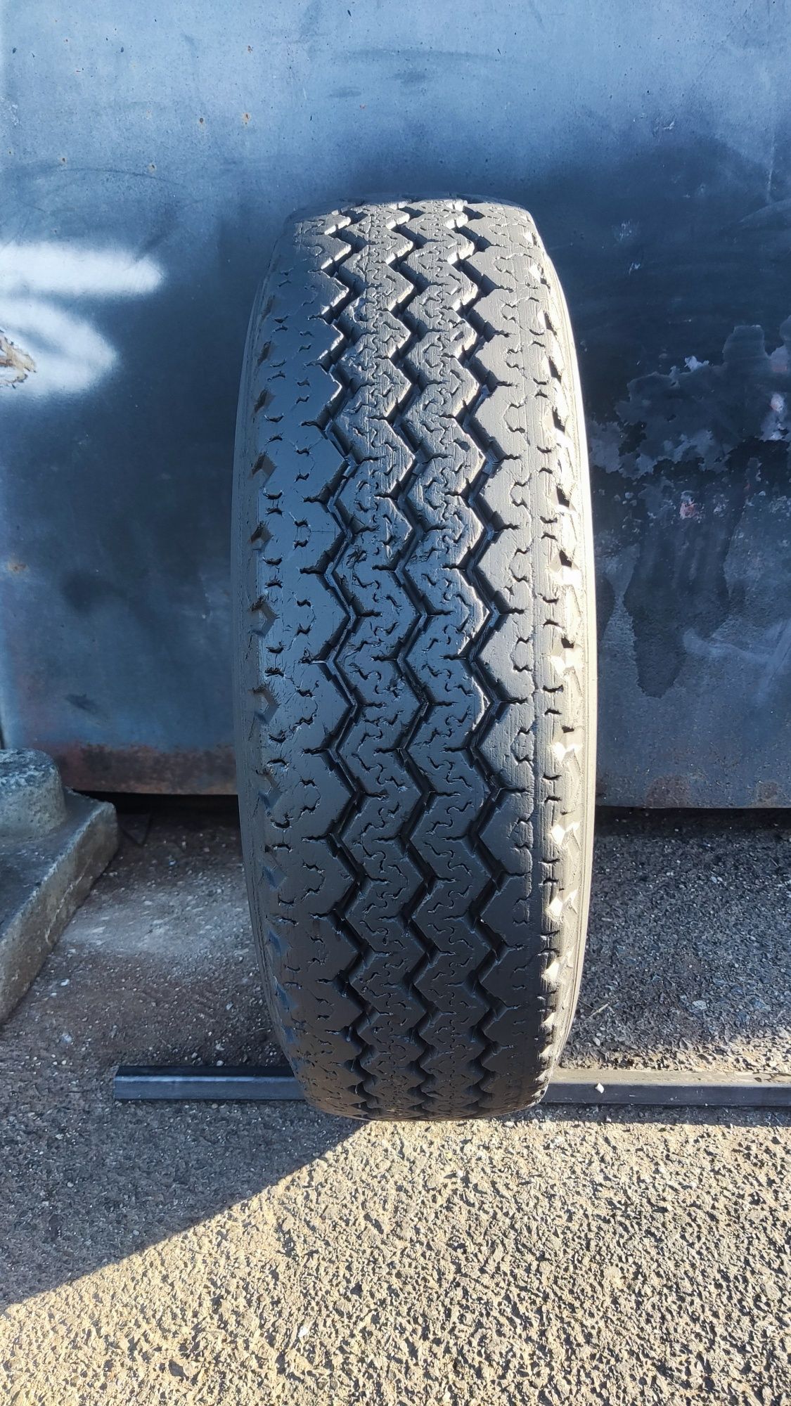 1бр. гуми 185/R/14 Michelin 8 PR, плата
8.5mm
Добро състояние на гумит