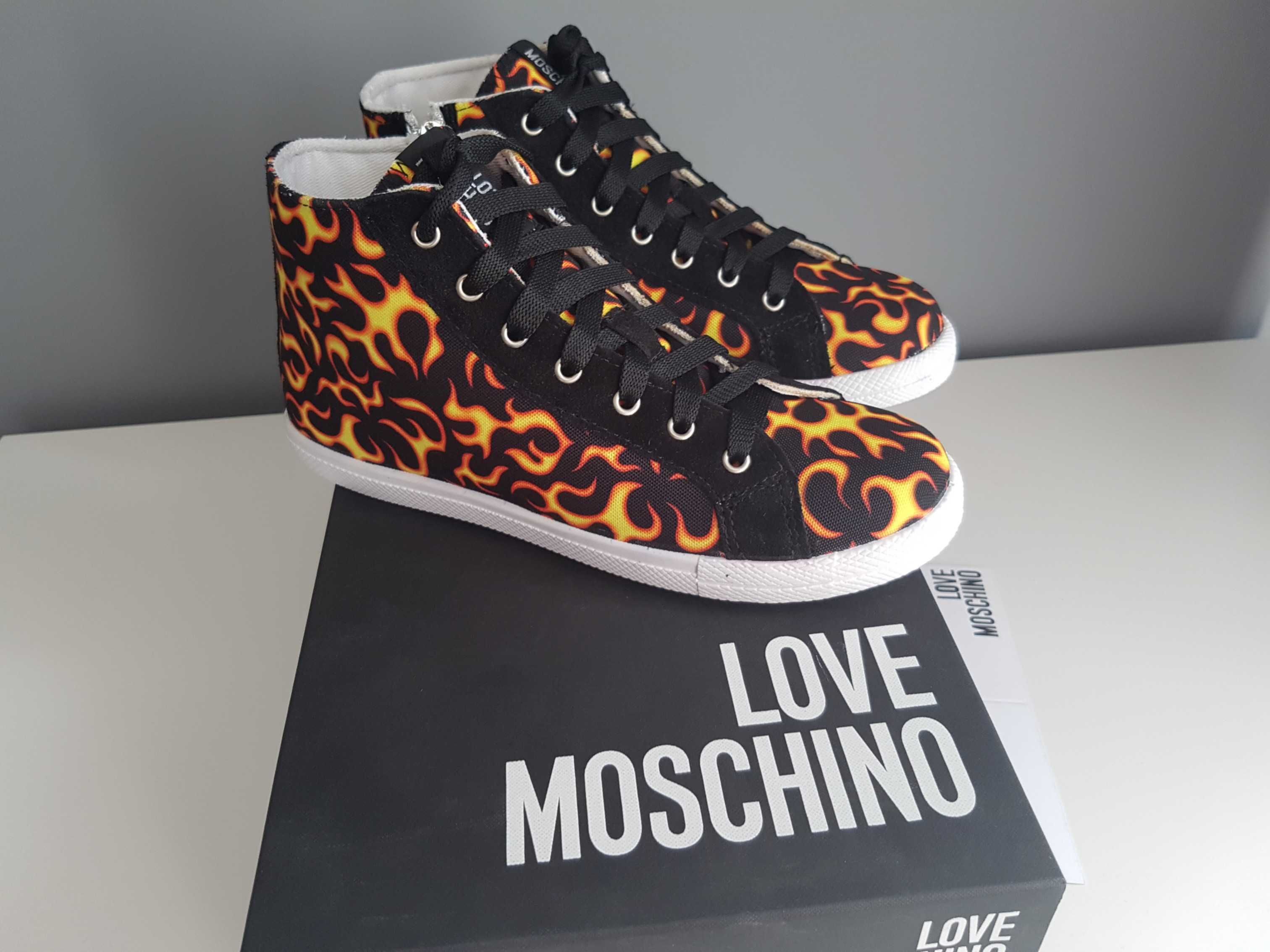 LOVE MOSCHINO нови и оригинални