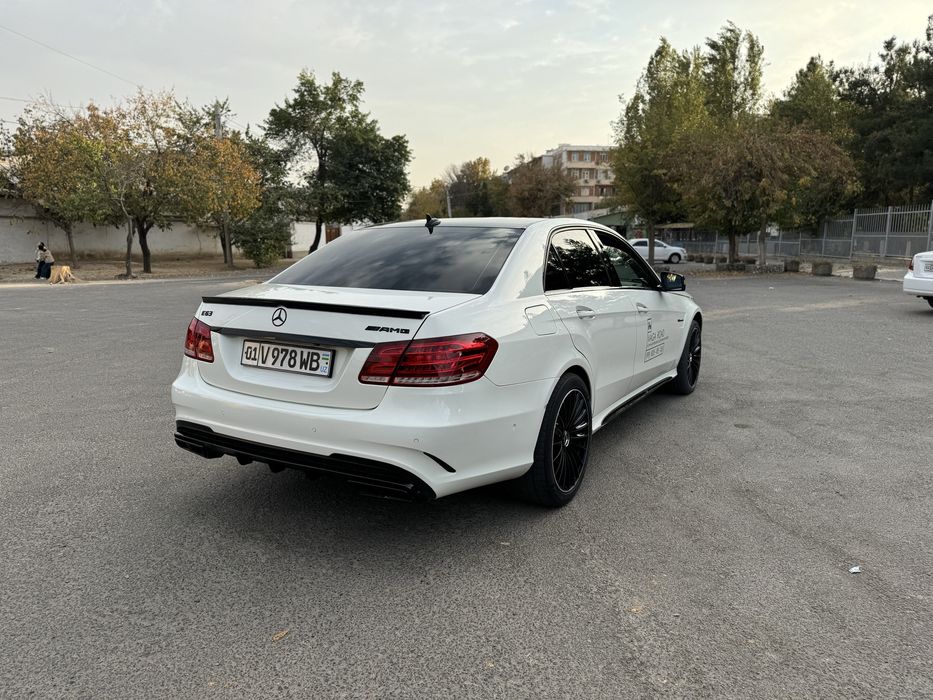 Mercedes E212 5.5 M273